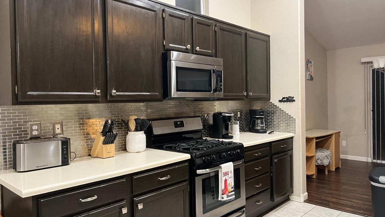 Sweet Spacious 5 Bdrm Home With Pool 라스베이거스 외부 사진